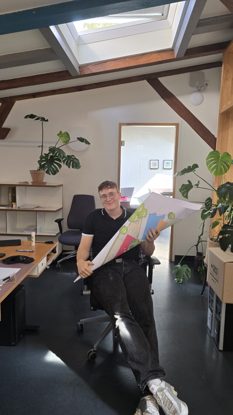 Bauzeichner-Azubi startet seine Ausbildung bei Ahner Landschaftsarchitektur, Schwerpunkt Sportplatzbau und Landschaftsplanung
