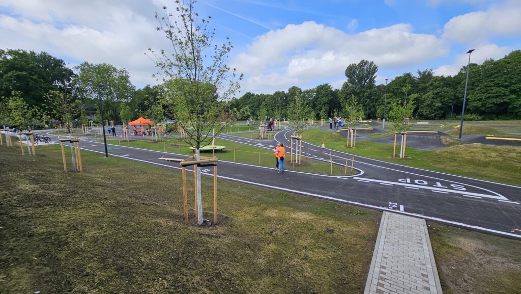 Übersicht des Verkehrsparks und Pumptracks als Ergebnis der Sportplatzsanierung Bochum nach dem Schwammstadt-Prinzip.